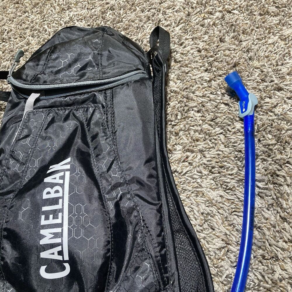 New CamelBak Rogue Hydration Pack Black 85oz. 2.5L Cycling Hiking Kayaking - Picture 5 of 7